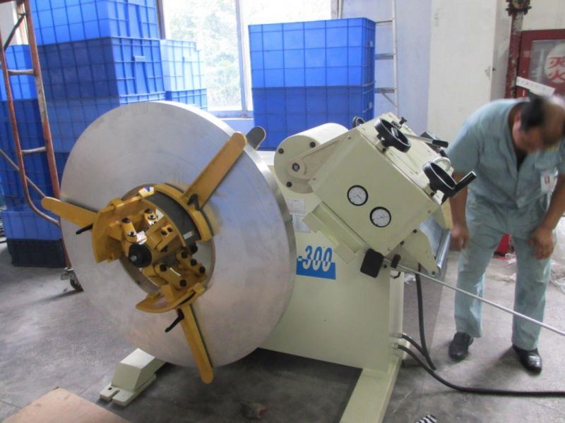 Decoiler Machine Is The Metal Uncoiler Machine (RGL-400)