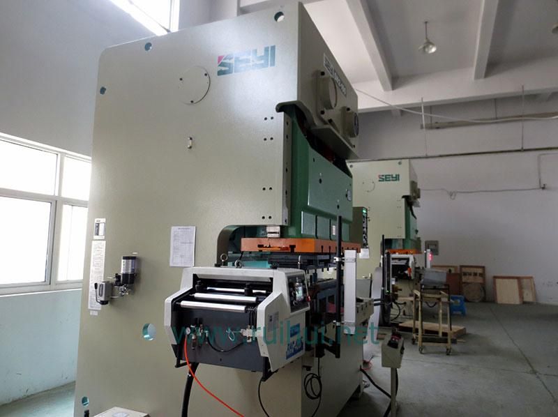 Nc Servo Feeding Machine Help to Make Electronic Product