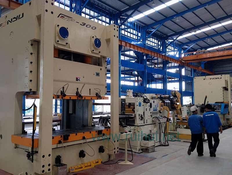 Coil Sheet Automatic Feeder with Straightener and Uncoiler Use in Major Automotive OEM and Press Line