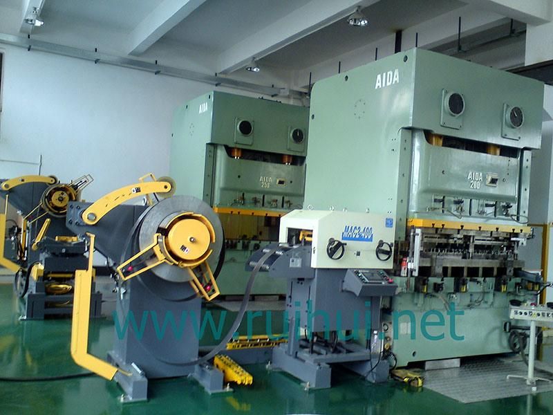 in Press Machine Ues Automatic Feeder with Straightener and Uncoiler