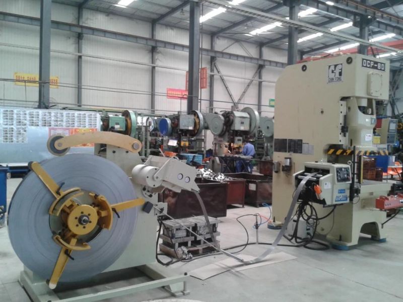 Servo Roller Feeder Machine in The Auto Parts (RNC-400F)