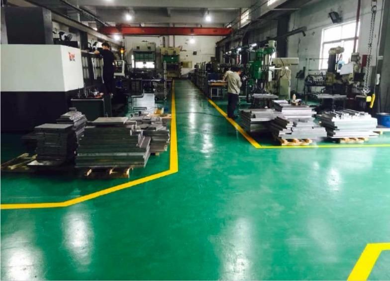Plastic Injection Mold and Mold Is Gr Main Business, Also Die Casting Mold and Molding of Aluminium and Zinc Metal Parts in Small and Medium Series