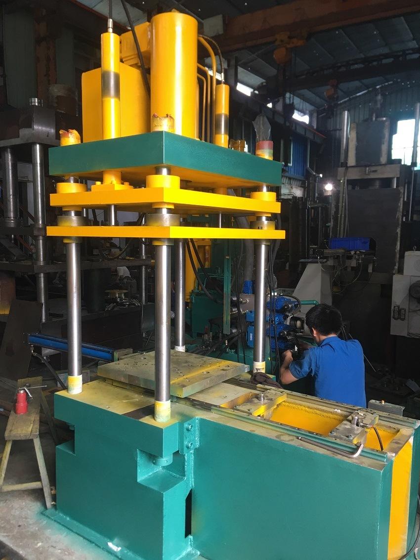 200t Ce Certification Vertical Quick Release Buckle Plastic Injection Machine