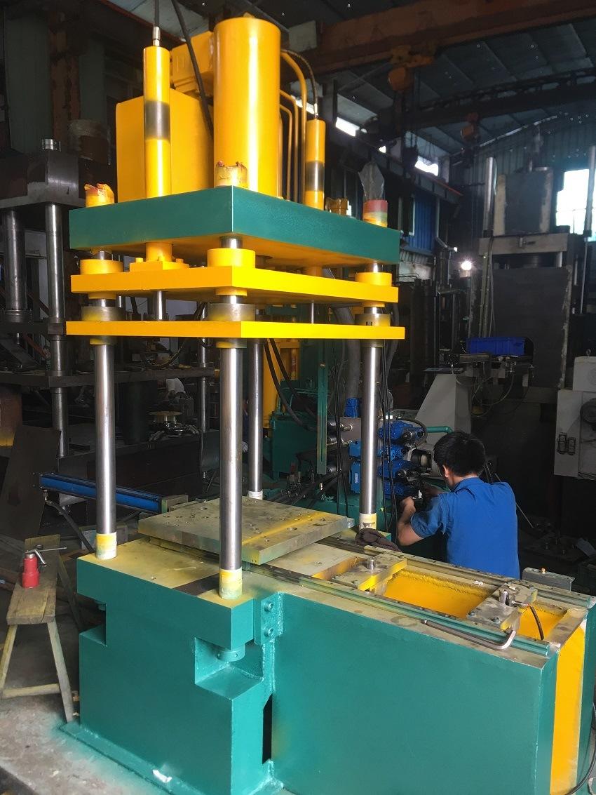 200t Ce Certification Vertical Quick Release Buckle Plastic Injection Machine