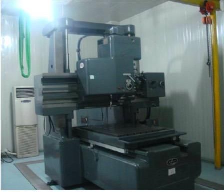 Plastic Injection Mold and Mold Is Gr Main Business, Also Die Casting Mold and Molding of Aluminium and Zinc Metal Parts in Small and Medium Series