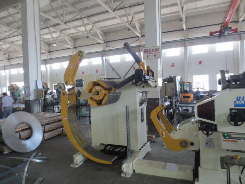 Coil Sheet Automatic Feeder with Straightener in Manufacturing Industry (MAC3-400)
