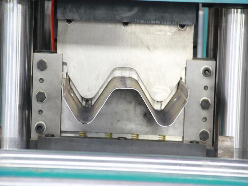 Good aftersales Service Energy Efficiency 2 or 3 Waves Highway Guardrail Roll Forming Machine
