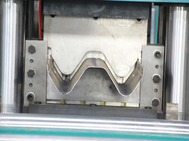 Customized Metal Highway Crash Beams Guardrail 2 or 3 Waves Making Machine Manufacture Machinery Production Line